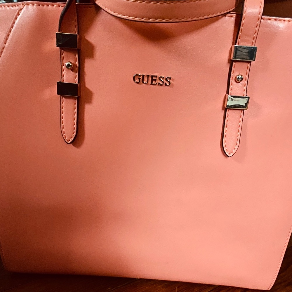 Guess tote